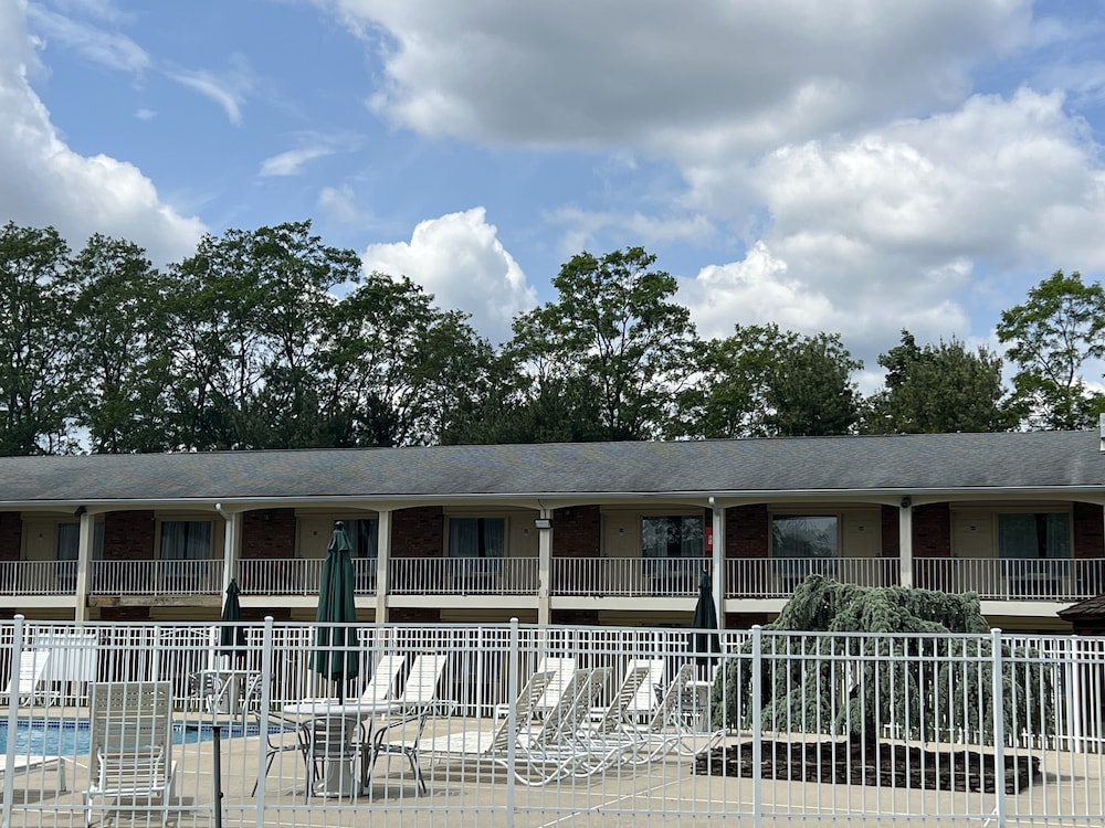 crystal inn eatontown