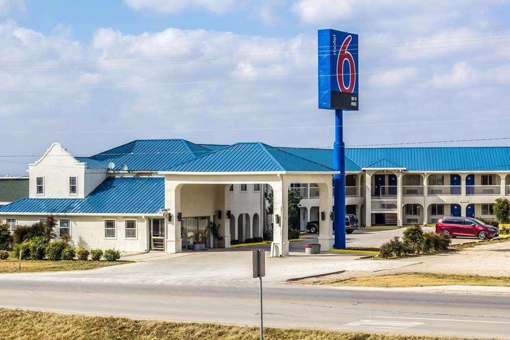 motel 6 seguin tx