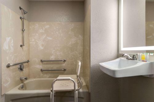 Days Inn By Wyndham Washington Court House,Fayette County>>Fayette,3 star