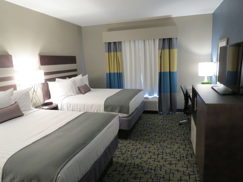 spark by hilton erie