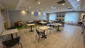 spark by hilton erie