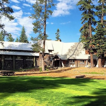 Clair Tappaan Lodge,,1 star