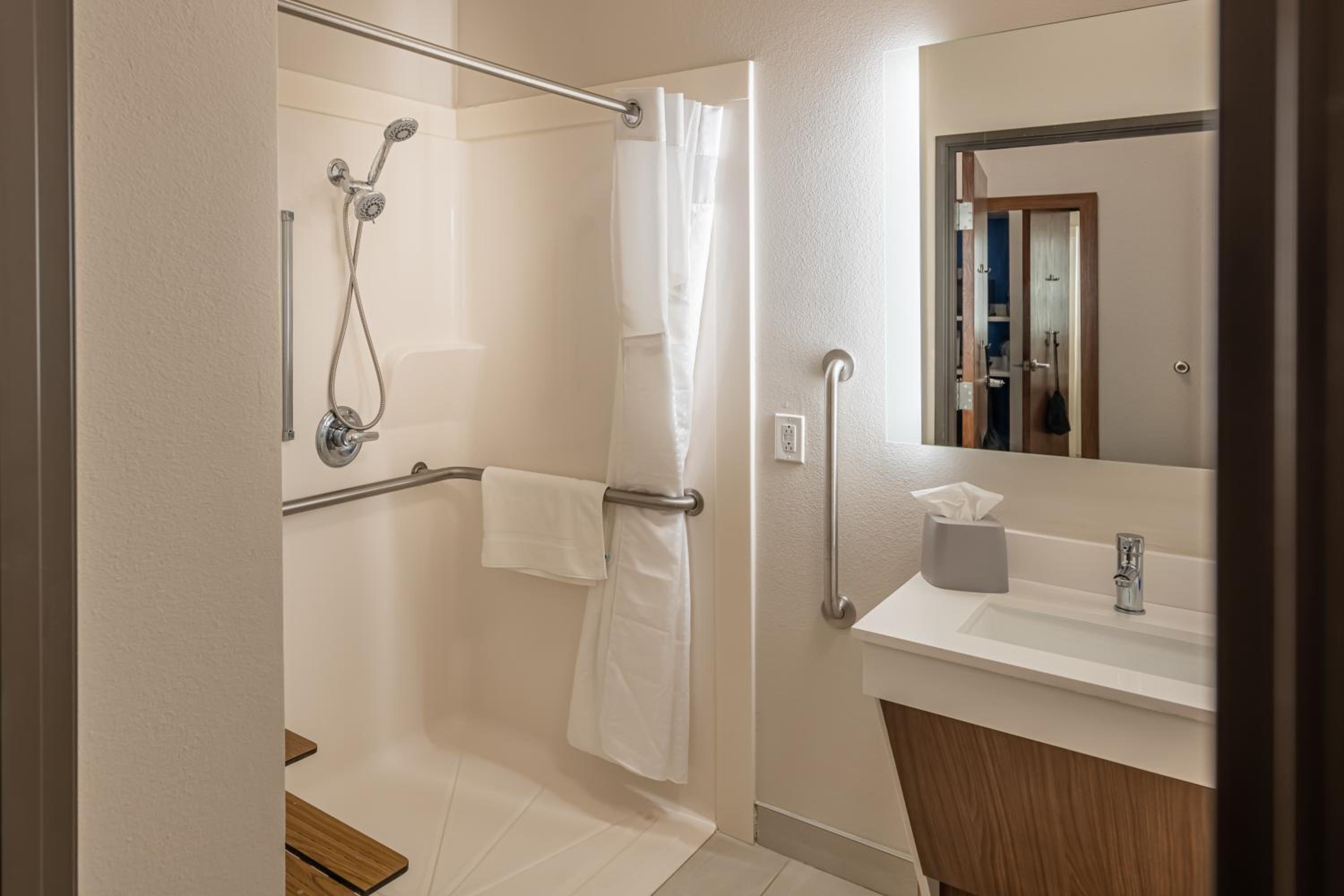 holiday inn express and suites n waco area west