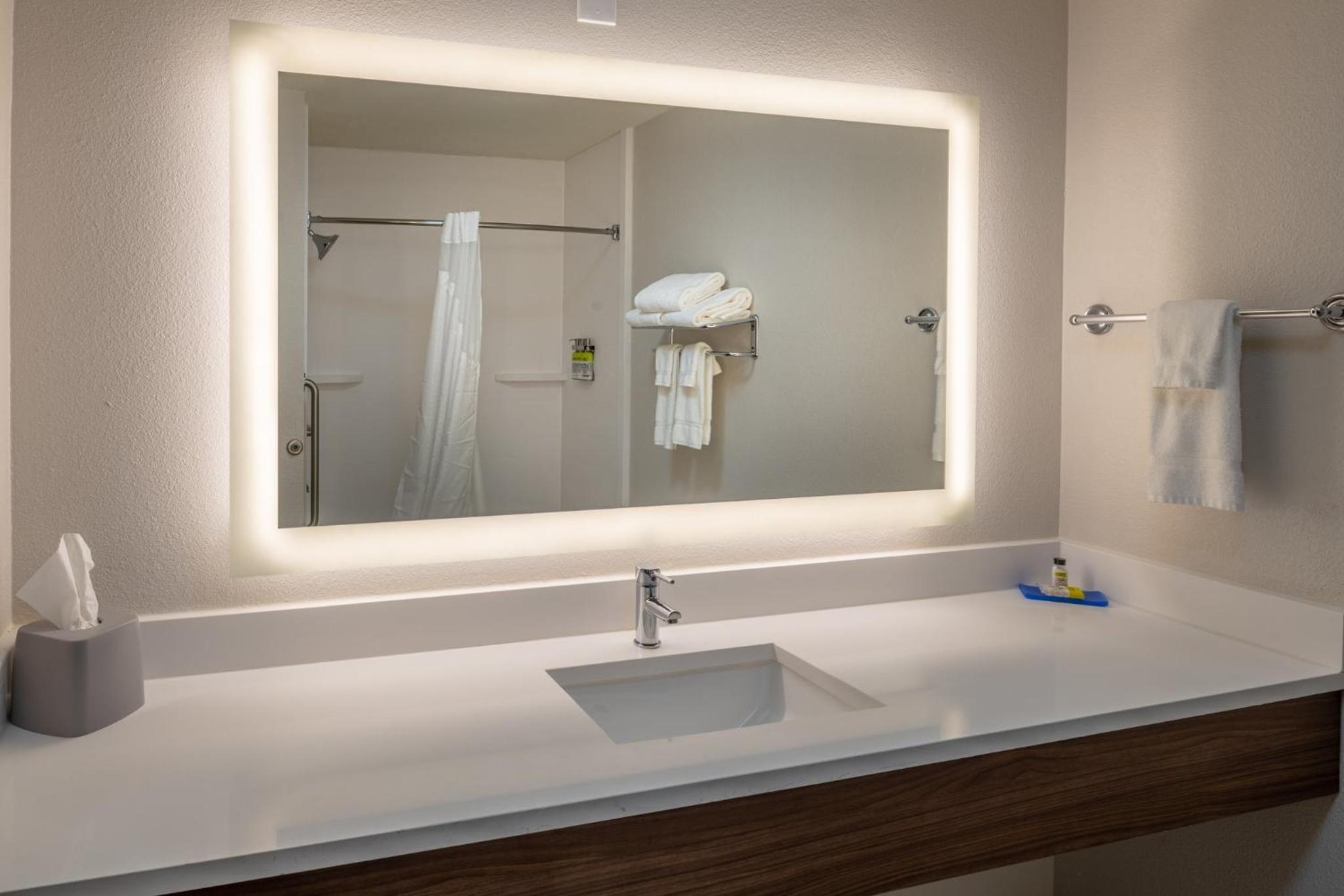 holiday inn express and suites n waco area west