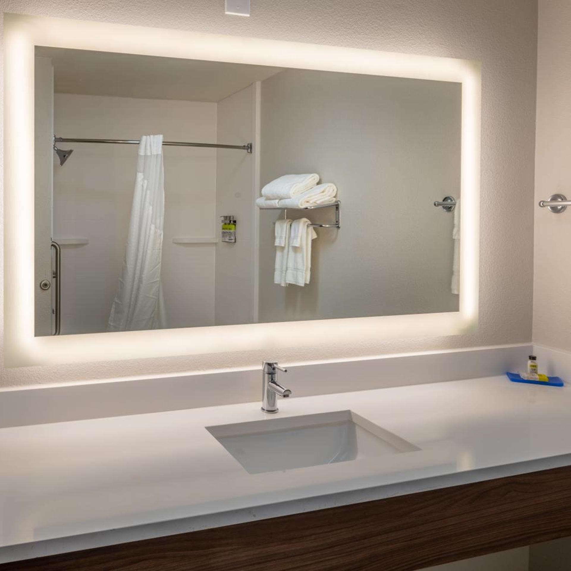holiday inn express and suites n waco area west