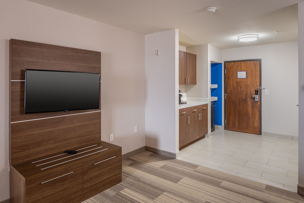 holiday inn express and suites n waco area west