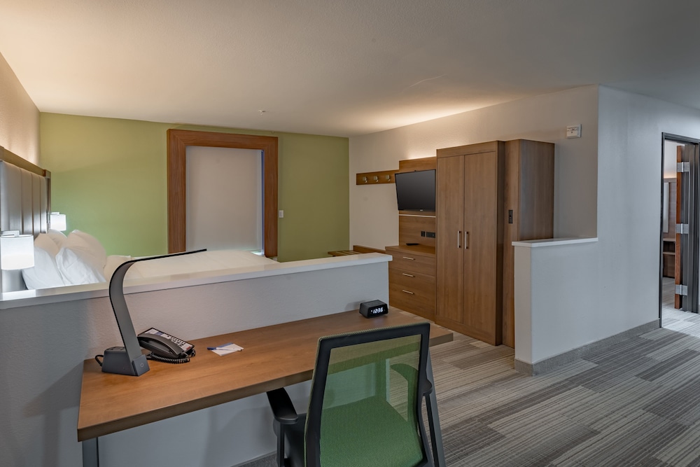 holiday inn express and suites n waco area west