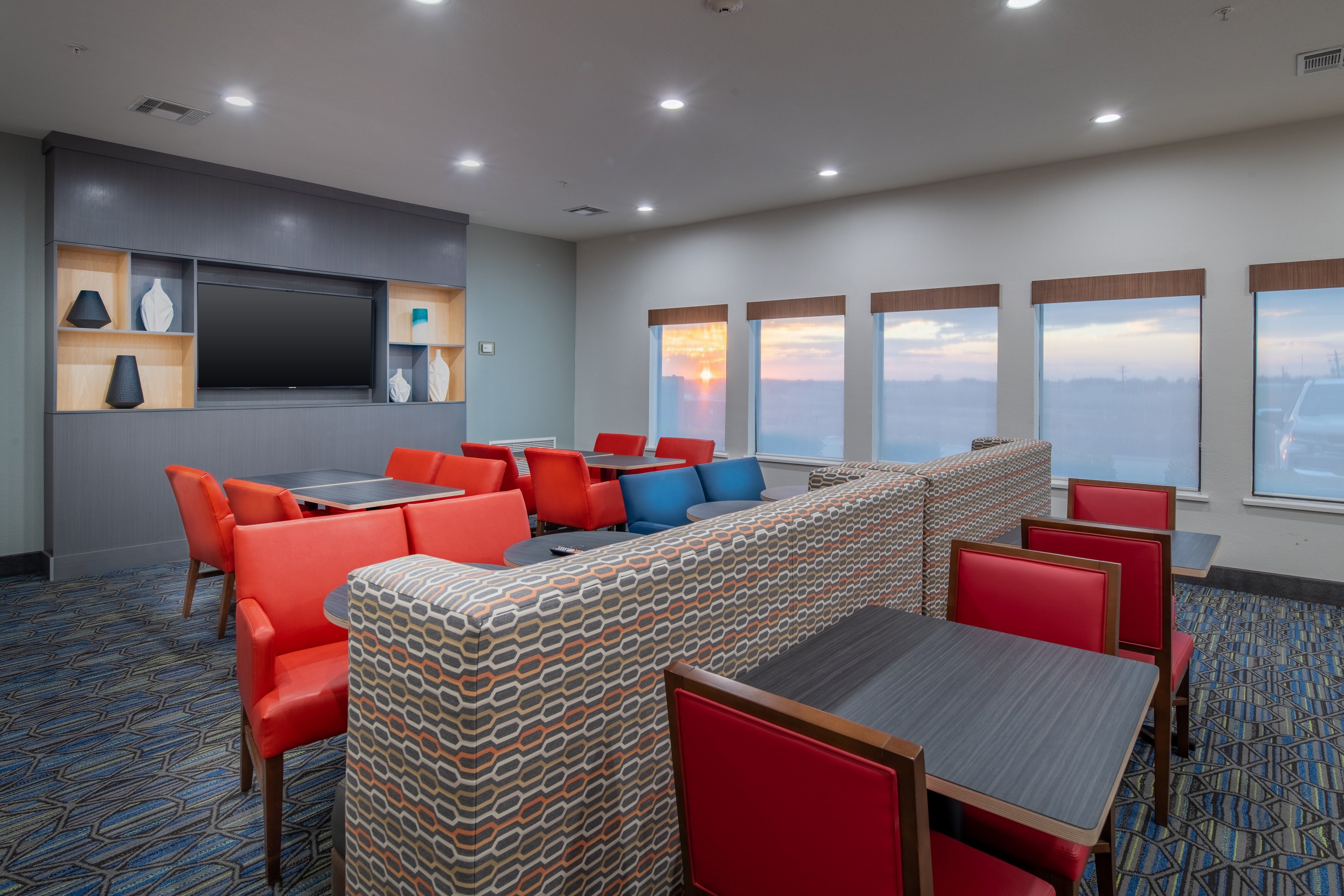holiday inn express and suites n waco area west