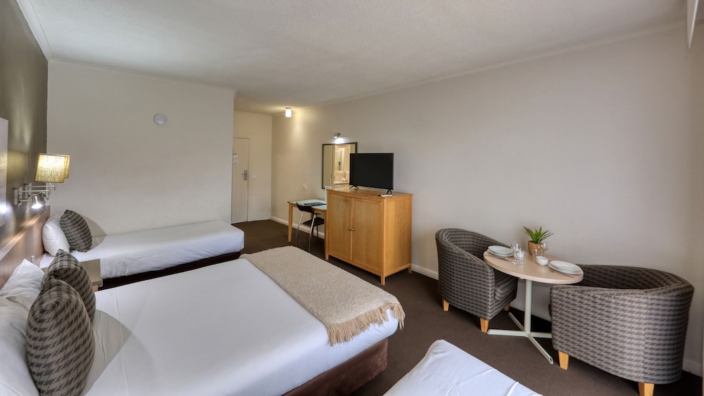 swan hill resort