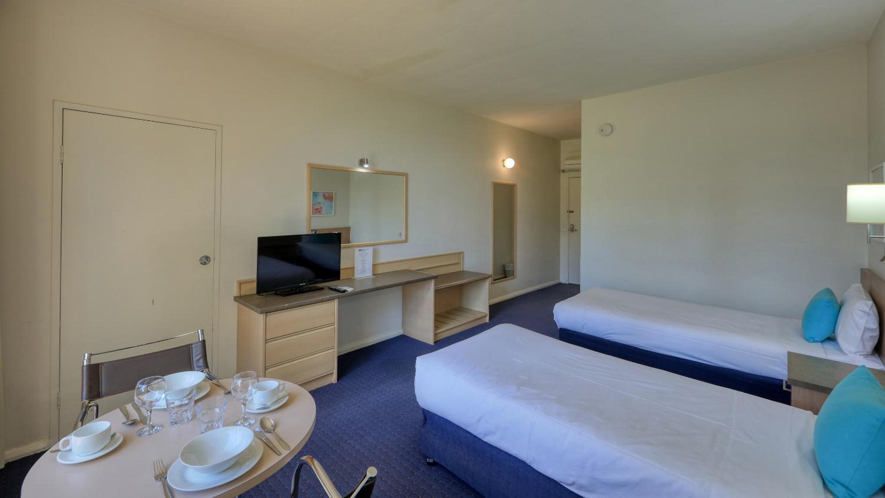 swan hill resort