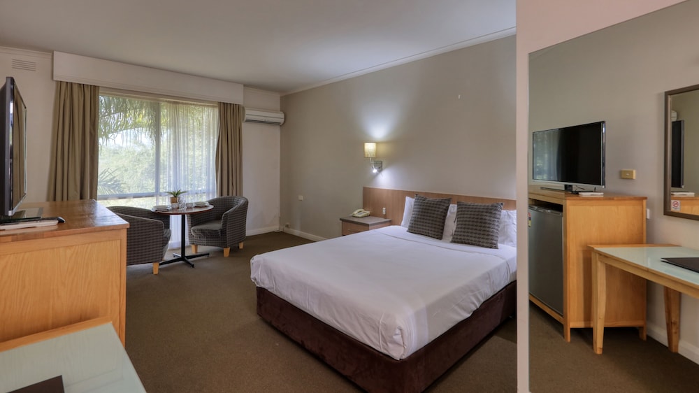 swan hill resort