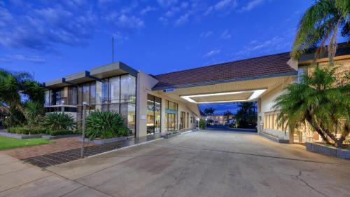 swan hill resort