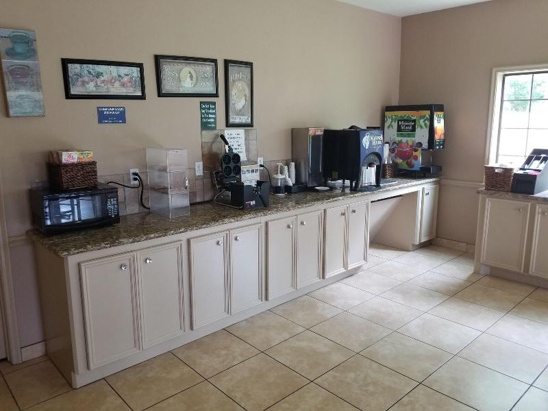 Texas Country Inn & Suites Hankamer,Near Chambers County Golf Course,2 star