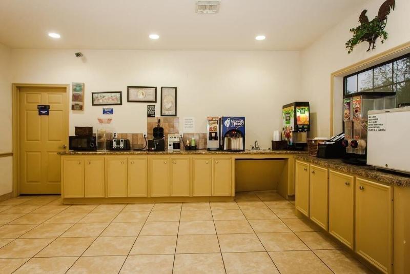 Texas Country Inn & Suites Hankamer,Near Chambers County Golf Course,2 star