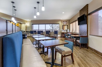comfort suites hobbs