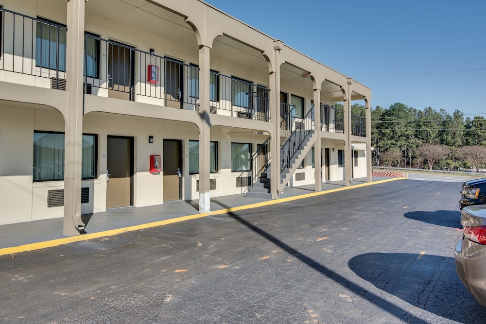 quality inn and suites athens university area