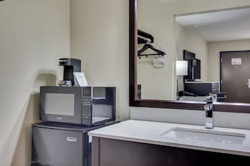 quality inn and suites athens university area