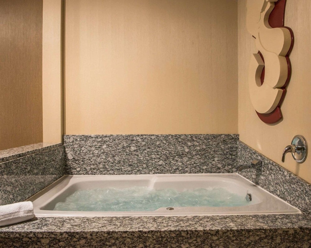 comfort suites monroeville