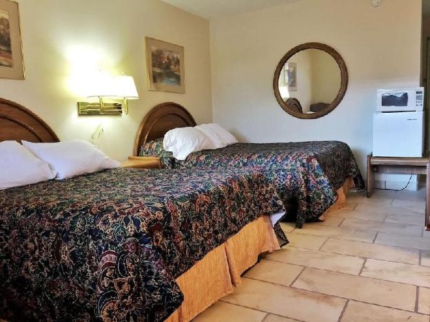 budget host east end hotel in riverhead