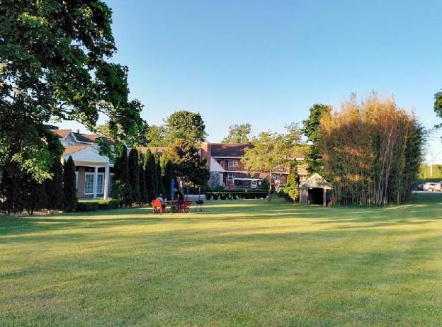 budget host east end hotel in riverhead