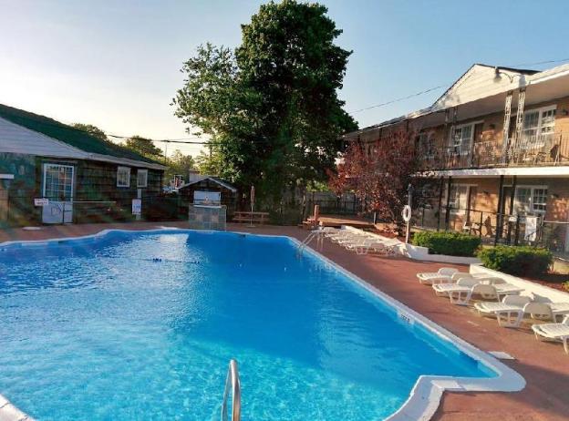 budget host east end hotel in riverhead