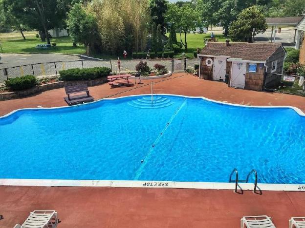 budget host east end hotel in riverhead