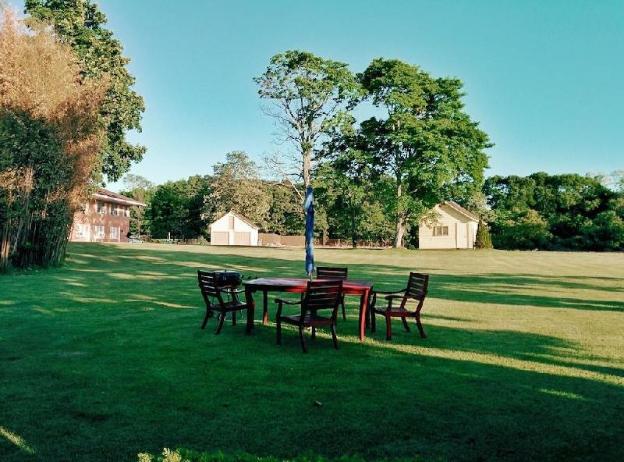 budget host east end hotel in riverhead