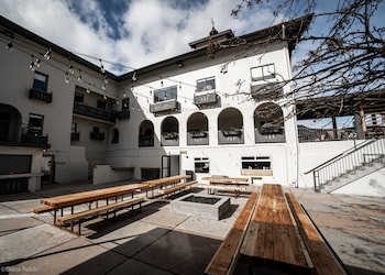 loge leavenworth downtown