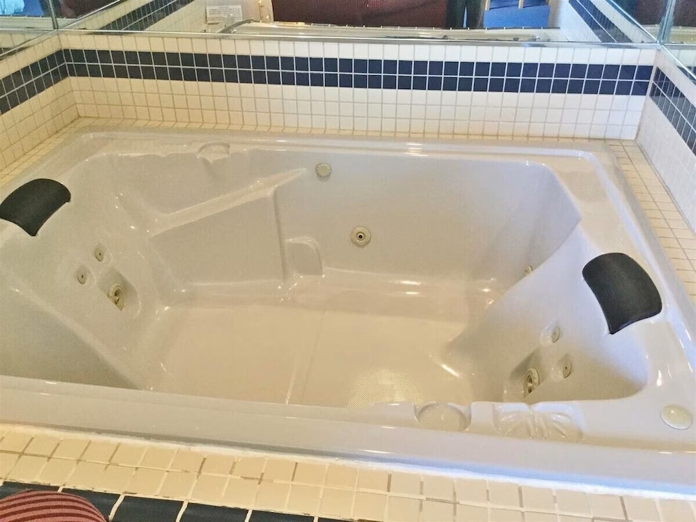 capital o amerihost inn and suites fulton hwy 54 mo