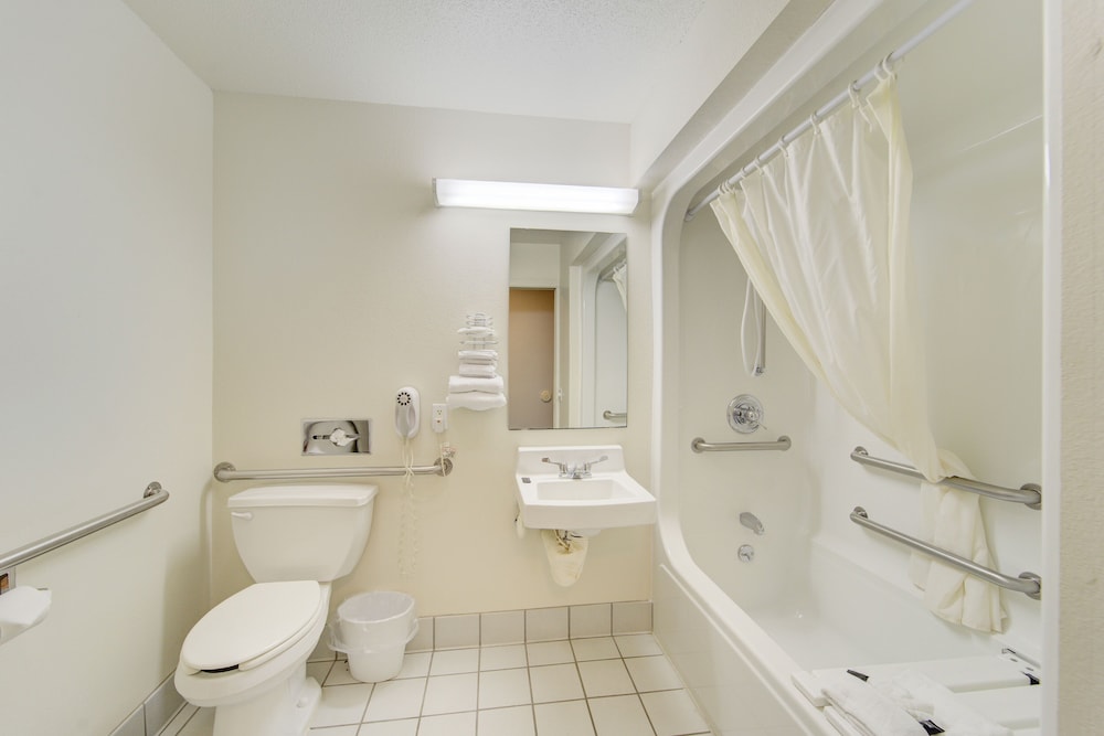 capital o amerihost inn and suites fulton hwy 54 mo