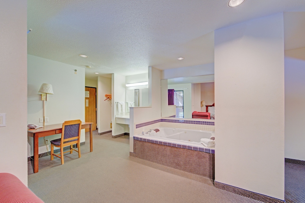 capital o amerihost inn and suites fulton hwy 54 mo