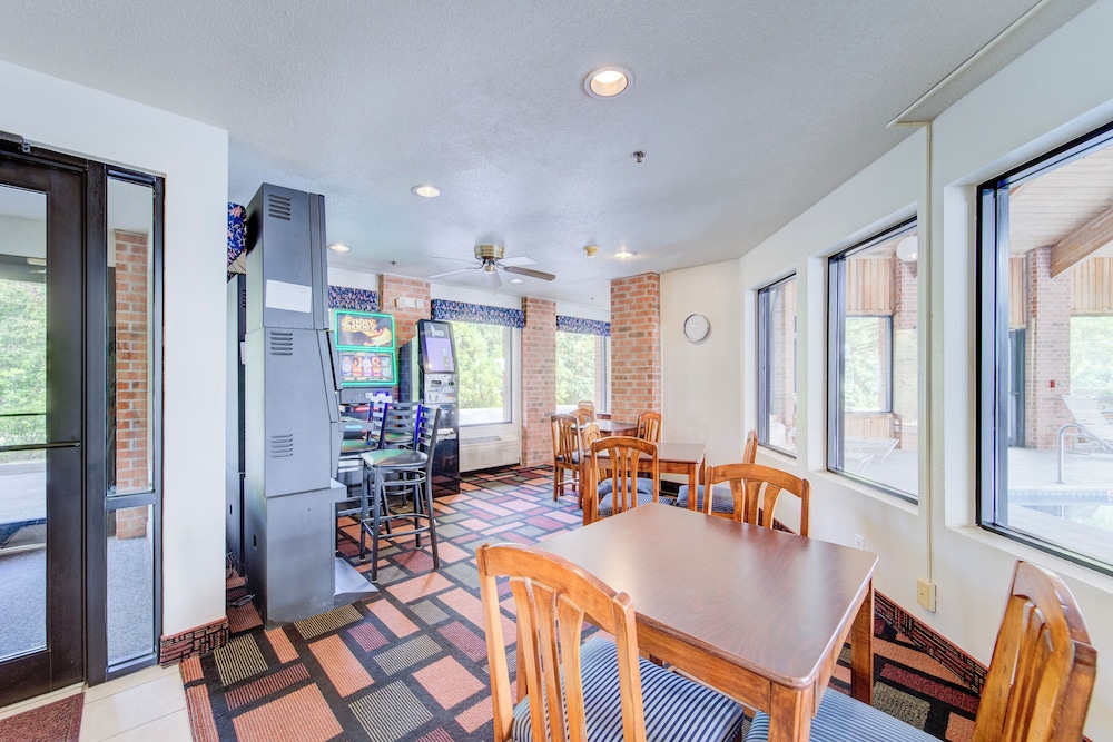 capital o amerihost inn and suites fulton hwy 54 mo