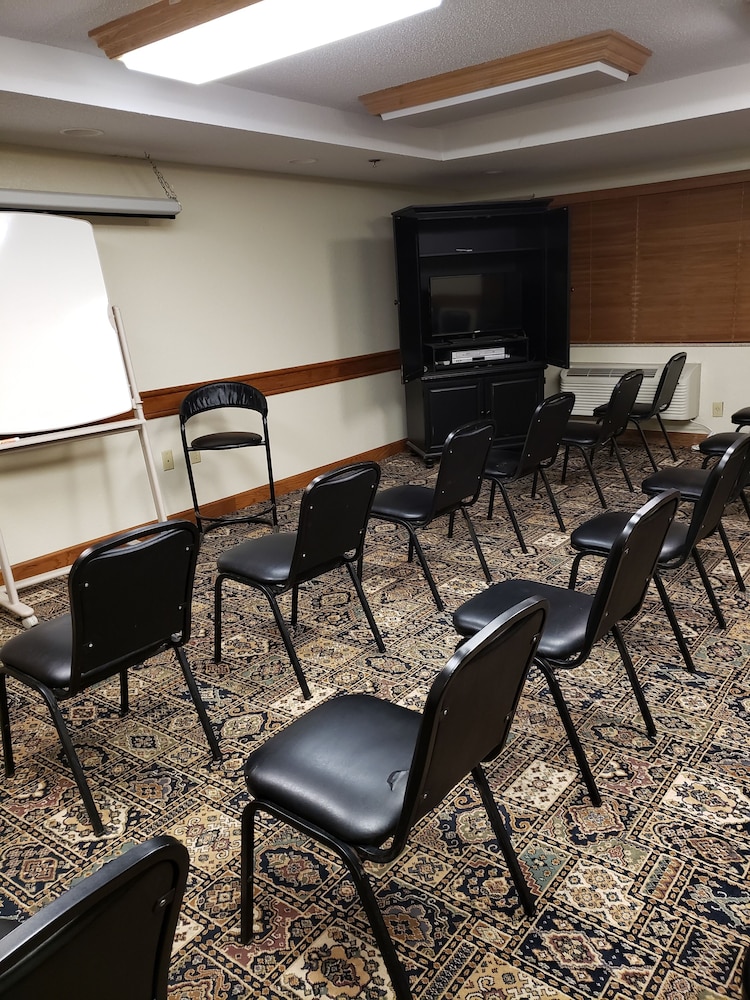 madelia hotel and suites