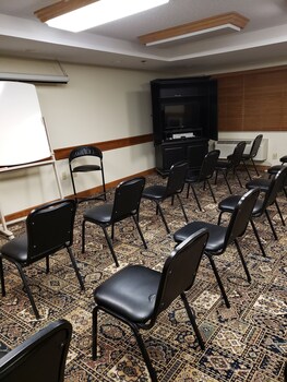 madelia hotel and suites