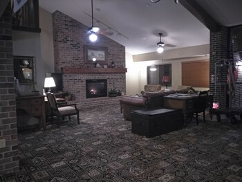 madelia hotel and suites