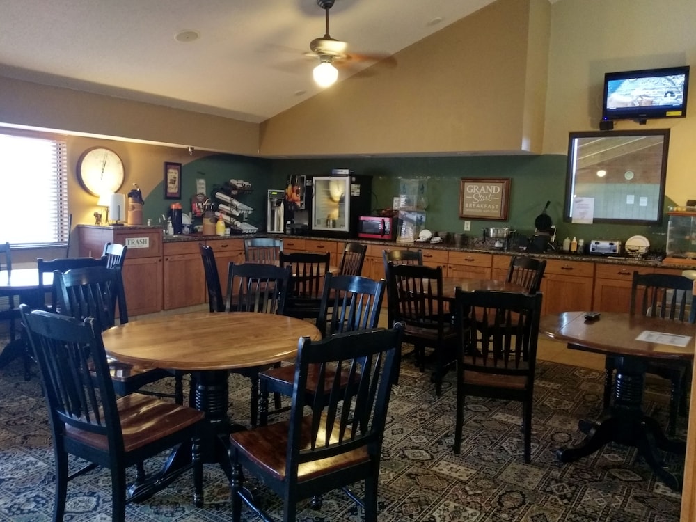 madelia hotel and suites