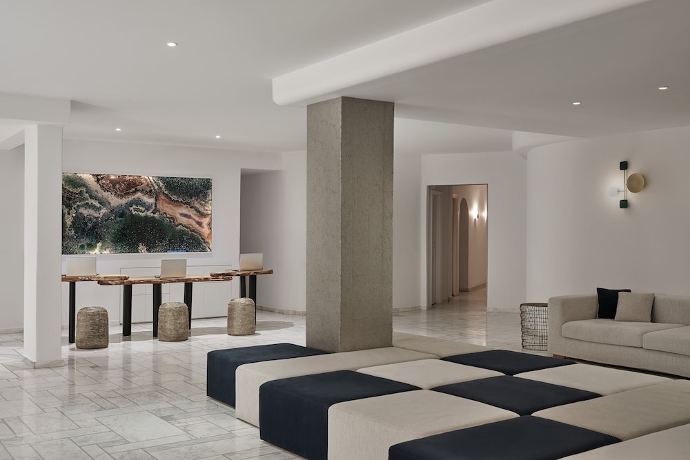 kouros hotel and suites