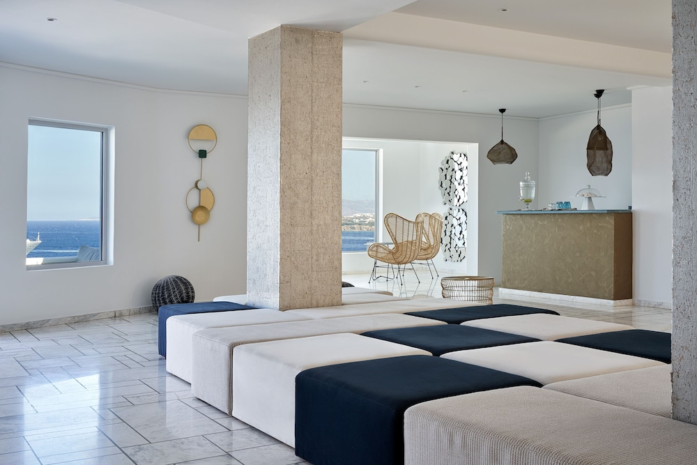 kouros hotel and suites
