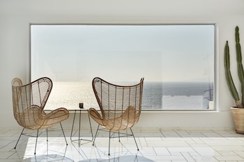 kouros hotel and suites