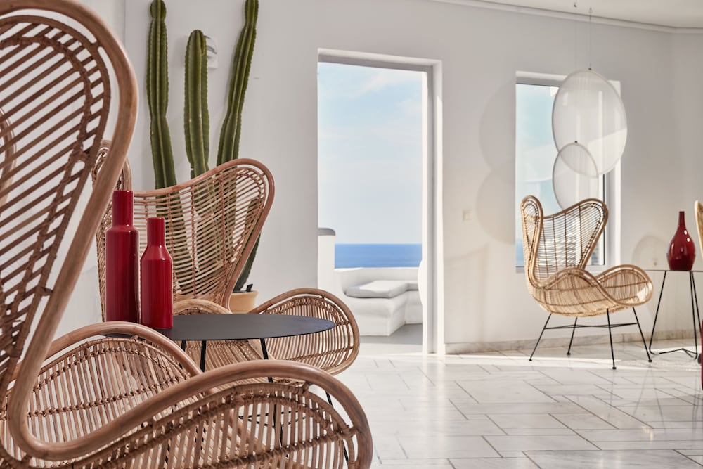 kouros hotel and suites
