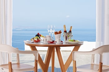kouros hotel and suites