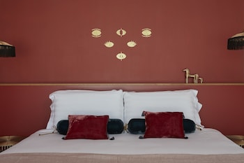kouros hotel and suites