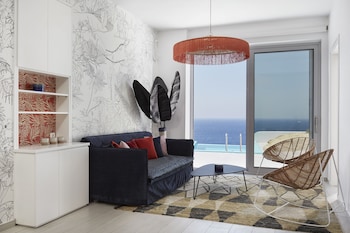 kouros hotel and suites