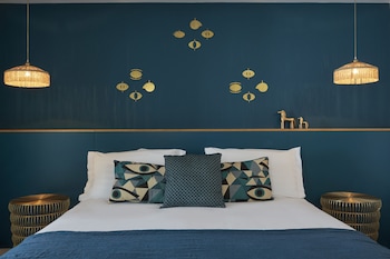 kouros hotel and suites