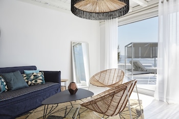 kouros hotel and suites