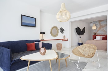 kouros hotel and suites