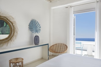 kouros hotel and suites