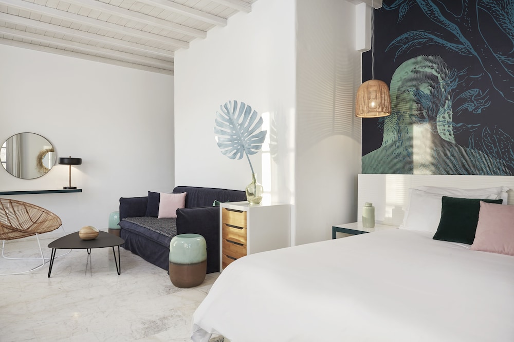 kouros hotel and suites