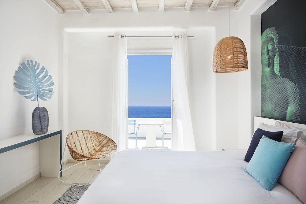 kouros hotel and suites