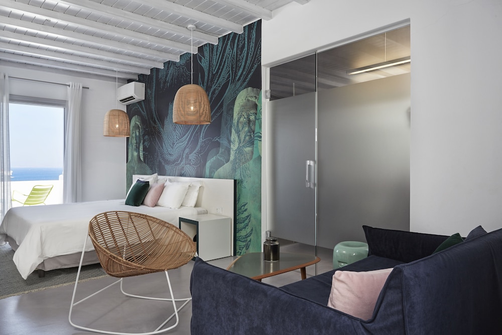 kouros hotel and suites